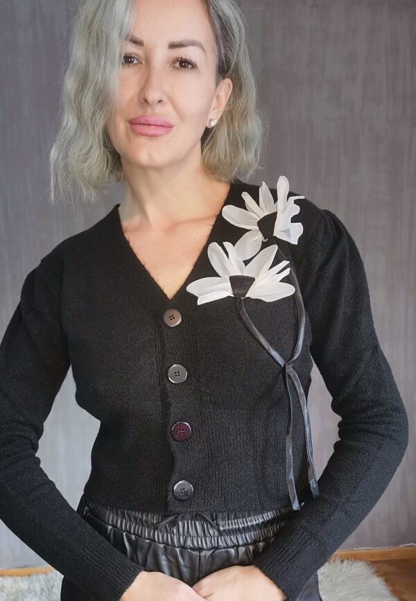 ΜΠΛΟΥΖΑ ΜΕ ΛΟΥΛΟΥΔΙΑ