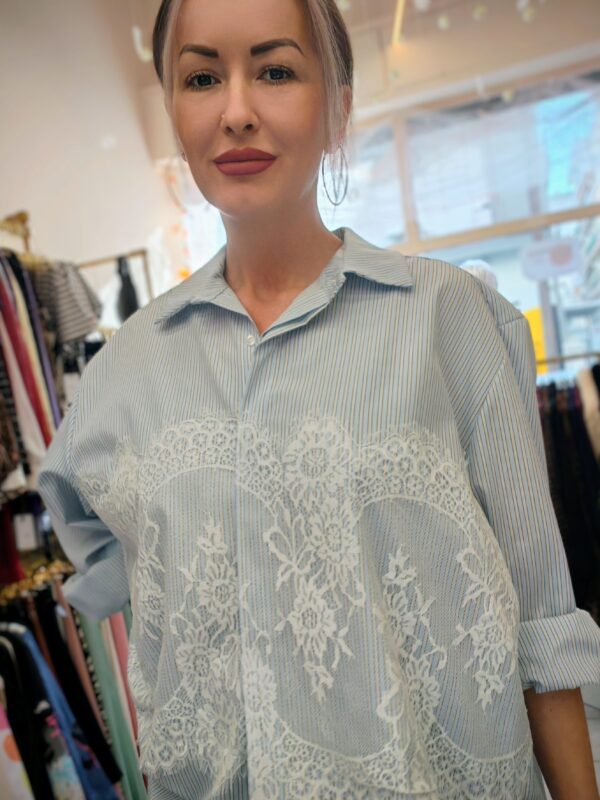 ΠΟΥΚΑΜΙΣΟ ΡΙΓΕ ΜΕ ΔΑΝΤΕΛΑ