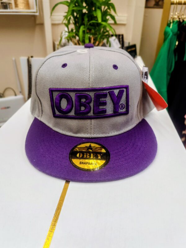 ΚΑΠΕΛΟ ΤΥΠΟΥ OBEY